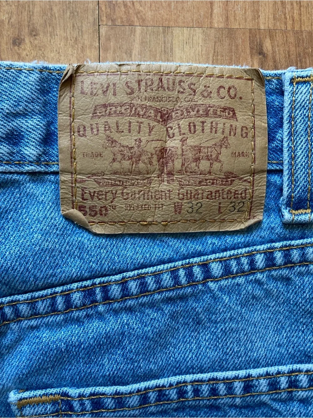 VTG Y2K ‘99 Levi’s 550 Relaxed Fit Mens 32x32 Light Wash Denim Blue Jeans USA - Picture 9 of 11